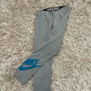 Women’s cropped Nike leggings